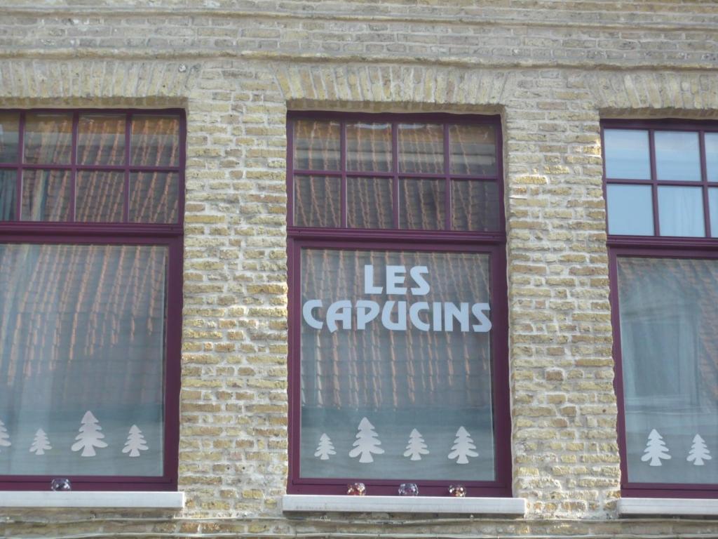 Chambres D'Hotes Les Capucins Bergues Exterior photo